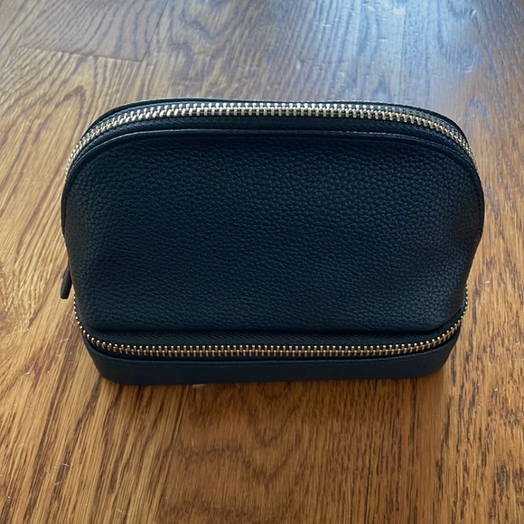 Mark & Graham Handbags - NEW Mark & Graham Dual Travel Organizer in Navy